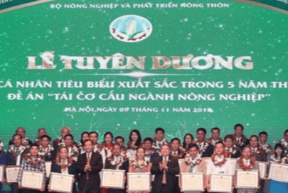 Tổ chức Lễ trao giải thưởng “Bông lúa vàng Việt Nam” lần thứ III và Tuyên dương 138 điển hình xuất sắc trong tái cơ cấu nông nghiệp